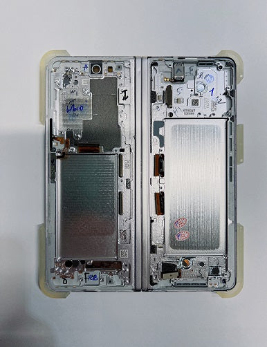 SAMSUNG Z FOLD3 SCREEN SILVER (PULLED)