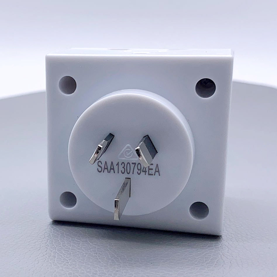 Kinglink multi function travel adapter P303