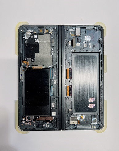 SAMSUNG Z FOLD3 SCREEN BLACK (PULLED)